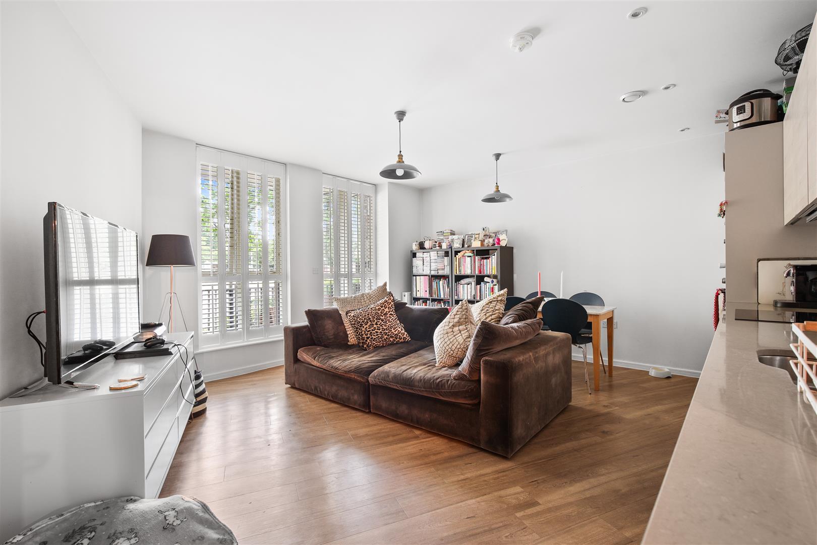2 bed property in Maypole Court, Mile End